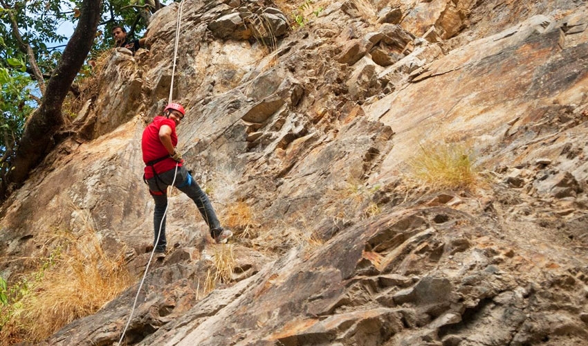 activities/rock-climbing/rock-climbing-03.jpg